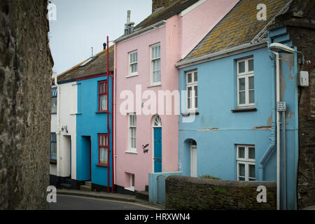 Colorate case dipinte a Salcombe, Devon. Foto Stock