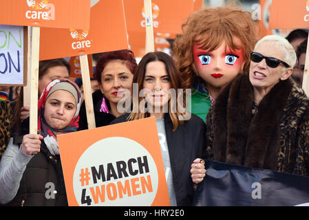 Mel C Annie Lennox a marzo4donne evento come parte della giornata internazionale della donna. Un concerto presso il Municipio è stata seguita da un mese di marzo alla Torre di Londra Foto Stock