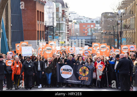 Mel C Annie Lennox a marzo4donne evento come parte della giornata internazionale della donna. Un concerto presso il Municipio è stata seguita da un mese di marzo alla Torre di Londra Foto Stock