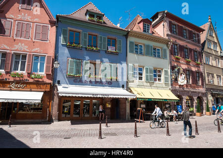 Tipiche case a graticcio nella città vecchia di Colmar - Colmar, Alsazia, dipartimento Haut-Rhin, Francia, Europa Foto Stock