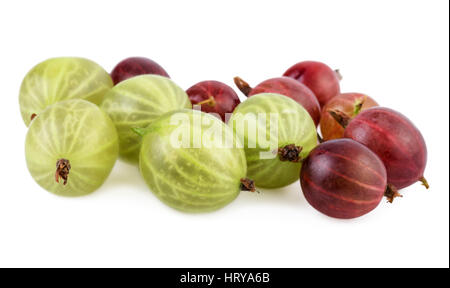 Uva spina closeup verde ribes rosso isolato su bianco Foto Stock