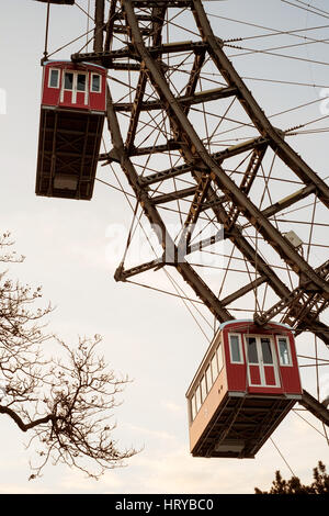 Il Wiener Riesenred ruota panoramica Ferris è uno dei più antichi Ferris ruote in tutto il mondo, Vienna, Austria. Foto Stock