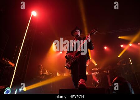 Amburgo, Germania. 04 Mar, 2017. Skunk Anansie eseguire durante il loro tour Anarchytecture ad Amburgo il 03.03.2017. | Utilizzo di credito in tutto il mondo: dpa/Alamy Live News Foto Stock