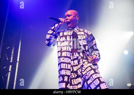 Amburgo, Germania. 04 Mar, 2017. Skunk Anansie eseguire durante il loro tour Anarchytecture ad Amburgo il 03.03.2017. | Utilizzo di credito in tutto il mondo: dpa/Alamy Live News Foto Stock