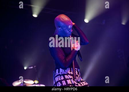 Amburgo, Germania. 04 Mar, 2017. Skunk Anansie eseguire durante il loro tour Anarchytecture ad Amburgo il 03.03.2017. | Utilizzo di credito in tutto il mondo: dpa/Alamy Live News Foto Stock