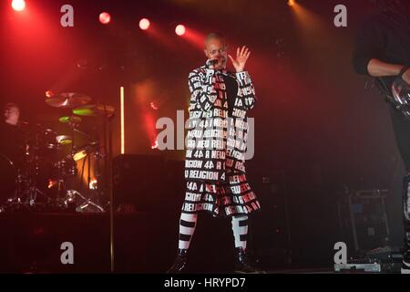 Amburgo, Germania. 04 Mar, 2017. Skunk Anansie eseguire durante il loro tour Anarchytecture ad Amburgo il 03.03.2017. | Utilizzo di credito in tutto il mondo: dpa/Alamy Live News Foto Stock