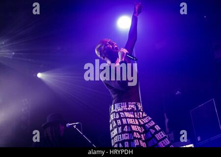 Amburgo, Germania. 04 Mar, 2017. Skunk Anansie eseguire durante il loro tour Anarchytecture ad Amburgo il 03.03.2017. | Utilizzo di credito in tutto il mondo: dpa/Alamy Live News Foto Stock