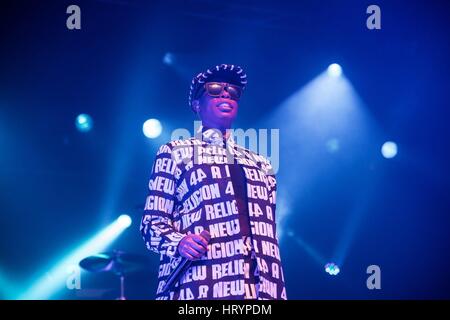 Amburgo, Germania. 04 Mar, 2017. Skunk Anansie eseguire durante il loro tour Anarchytecture ad Amburgo il 03.03.2017. | Utilizzo di credito in tutto il mondo: dpa/Alamy Live News Foto Stock