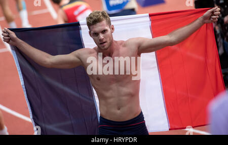 A Belgrado, in Serbia. 05 Mar, 2017. Kevin Mayer dalla Francia per celebrare il suo oro dopo heptathlon all'Europeo di Atletica Leggera Indoor Championships 2017 nell'arena Kombank a Belgrado in Serbia, 05 marzo 2017. Foto: Sven Hoppe/dpa/Alamy Live News Foto Stock