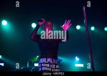 Amburgo, Germania. 04 Mar, 2017. Skunk Anansie eseguire durante il loro tour Anarchytecture ad Amburgo il 03.03.2017. | Utilizzo di credito in tutto il mondo: dpa/Alamy Live News Foto Stock