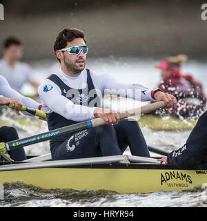 Londra, Regno Unito. Mar 5, 2017. Boat Race fixture. Oxford University Boat Club v ASR Nereus dall'Olanda. Come preparazione per la ricerca sul cancro, UK. 05 Mar, 2017. Le regate di Oxford e Cambridge club partecipano in un certo numero di partite contro altri club. Lista Equipaggio:- OUBC barca blu: 8 Vassilis Ragoussis (corsa), 7 James Cook, 6 Mike DiSanto, 5 Olivier Siegelaar, 4 Josh Bugajski, 3 Oliver Cook, 2 Matthew O'Leary, 1 William Warr (prua), Sam Collier (COX), Credit: Duncan Grove/Alamy Live News Foto Stock