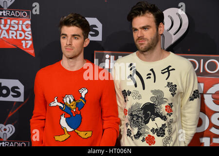 LOS ANGELES, CA. Marzo 05, 2017: La Chainsmokers - Drew Taggart & Alex Pall - al 2017 iHeartRadio Music Awards al Forum di Los Angeles. Immagine: Sarah Stewart Foto Stock