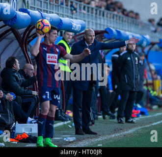 Eibar, Spagna. 4 Marzo, 2017. Match Day di La Liga Santander 2016 - 2017 stagione tra S.D Eibar e Real Madrid C.F, giocato Ipurua Stadium sabato 4 marzo 2017. Eibar, Spagna. Zidane. Credito: VWPics/Alamy Live News Foto Stock