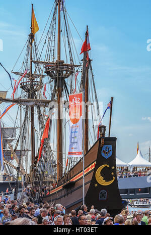 Amsterdam, Paesi Bassi - 20 agosto: SAIL Amsterdam 2015 è un immenso flottiglia di Tall Ships, patrimonio marittimo, le navi e le repliche impressionante. Foto Stock