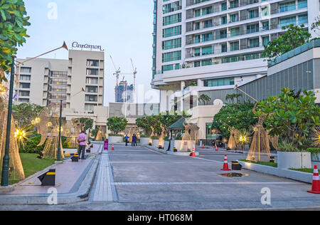 COLOMBO, SRI LANKA - 6 dicembre 2016: l'installazione di Natale di illumina gli angeli con le trombe nel cortile dell'hotel a Galle Strada Principale sul Dece Foto Stock