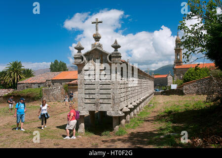 Il più grande tipico Horreo galiziano (granaio) - XVIII secolo, Carnota, La Coruña provincia, regione della Galizia, Spagna, Europa Foto Stock