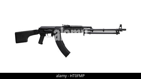 Arma - Una chiusura nero fucile da assalto su uno sfondo bianco. Essa è isolata, il lavoratore di percorsi è presente. Foto Stock