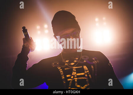 16 gennaio 2015: Club Dogo performing live sul palcoscenico del Teatro della Concordia a Venaria per loro 'Non siamo piu quelli di Mi Fist' tour 2015 Foto: Cronos/Alessandro Bosio Foto Stock