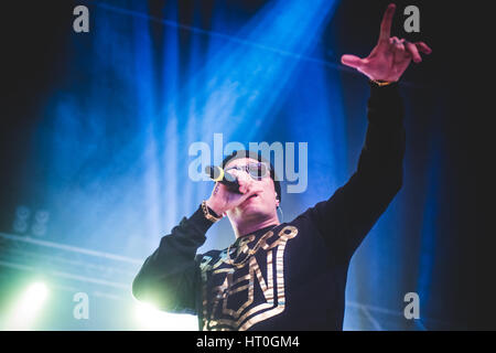 16 gennaio 2015: Club Dogo performing live sul palcoscenico del Teatro della Concordia a Venaria per loro 'Non siamo piu quelli di Mi Fist' tour 2015 Foto: Cronos/Alessandro Bosio Foto Stock