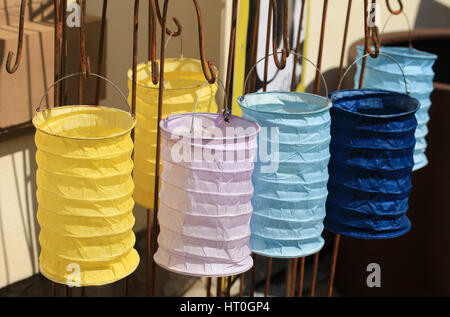 Colorati cinese lanterne di carta Foto Stock
