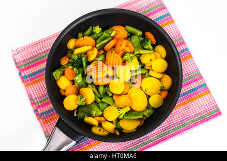 Verdure in padella, vista dall'alto Foto Stock