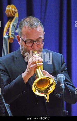 Ernie Hammes, Watermill Jazz Club, Dorking, Surrey, 2015. Artista: Brian O Connor. Foto Stock