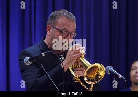 Ernie Hammes, Watermill Jazz Club, Dorking, Surrey, 2015. Artista: Brian O Connor. Foto Stock