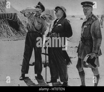 'Mr. Churchill con Sir A. Tedder e Gen. Auchinleck.", 1942. Artista: sconosciuto. Foto Stock