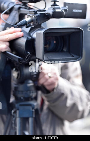 Un sacco di telecamere in una riga la radiodiffusione dal vivo un evento multimediale Foto Stock