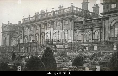 "Harewood House, la residenza del Rt. L'on. Il conte di Harewood', C1913. Artista: sconosciuto. Foto Stock