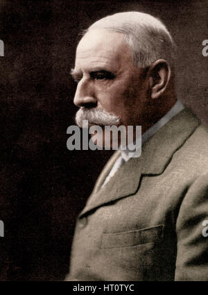 Sir Edward Elgar, (1857-1934), compositore inglese, nei primi anni del XX secolo. Artista: sconosciuto. Foto Stock