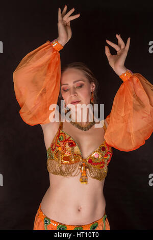 Bellezza orientale in costumi tradizionali. Foto Stock