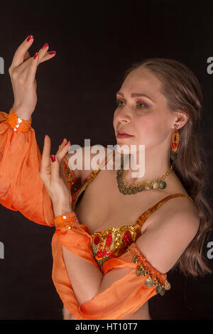 Bellezza orientale in costumi tradizionali. Foto Stock