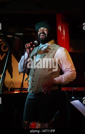 Gregory Porter, Pizza Express, Dean St, Londra, 2001. Artista: Brian O Connor Foto Stock