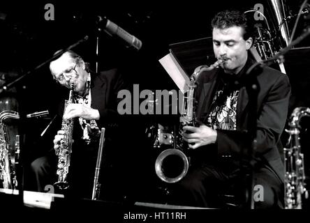 John Dankworth, Tim Garland, Ronnie Scott's, Londra. Artista: Brian O Connor Foto Stock