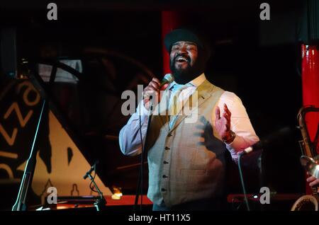 Gregory Porter, Pizza Express, Dean St, Londra, 2001. Artista: Brian O Connor Foto Stock