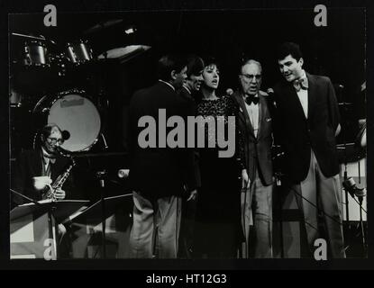 La Herb Miller Orchestra in concerto presso il Teatro Forum, Hatfield, Hertfordshire, 1985. Artista: Denis Williams Foto Stock