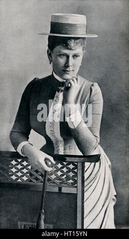 Ritratto studio della futura Regina Maria, 1885 (1911). Artista: Francesco Byrne & Co. Foto Stock