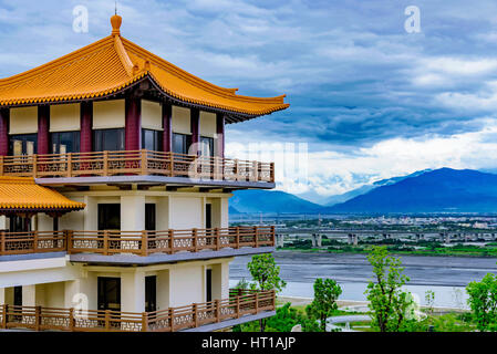 Edificio pagoda con la natura in background Foto Stock