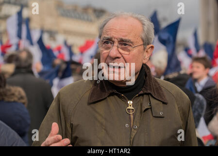 Bernard (Debré politico francese) al Rally pro-Fillon al Trocadero a Parigi Foto Stock