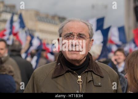 Bernard (Debré politico francese) al Rally pro-Fillon al Trocadero a Parigi Foto Stock