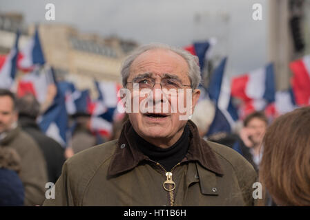 Bernard (Debré politico francese) al Rally pro-Fillon al Trocadero a Parigi Foto Stock