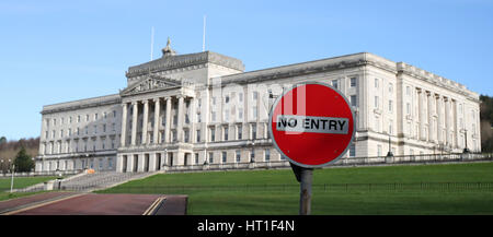 Una vista generale del Parlamento Stormont a Belfast come capi partito incontrerà Irlanda del Nord Segretario James Brokenshire successive per colloqui preliminari su come trovare un modo per ripristinare la devoluzione è inteso. Foto Stock