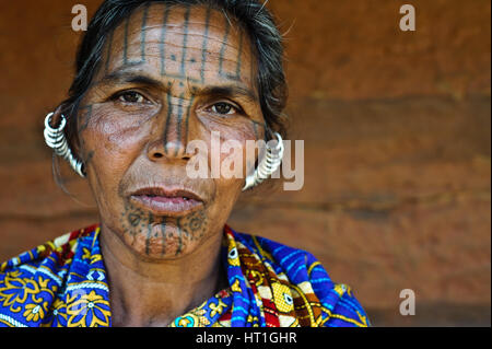 Donna appartenente al Kutia Kondh ( India) Foto Stock