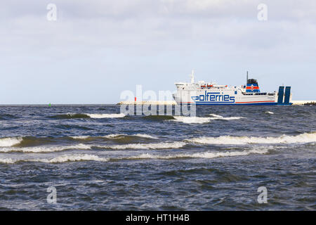 Swinoujscie, Polonia - 21 Febbraio 2017: un traghetto per auto da Polferry sul Mar Baltico. Foto Stock