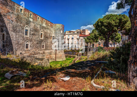 Panorama del Castello Ursino, noto anche come Castello Svevo di Catania, è un castello di Catania, Sicilia, Italia meridionale. Foto Stock