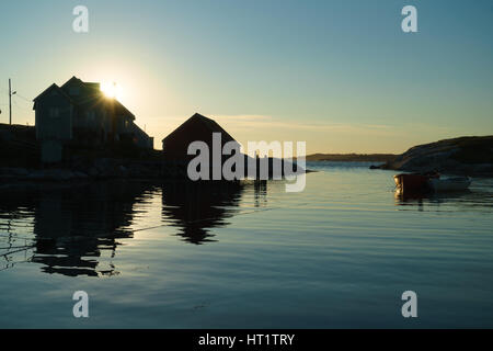 Vista del porto al tramonto nel villaggio di Peggy's Cove, Nova Scotia, Canada. Foto Stock