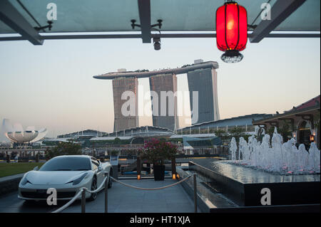 18.09.2016, Singapore, Repubblica di Singapore - una ferrari sportscar è parcheggiato a marina bay durante il weekend del Gran Premio di F1. Foto Stock