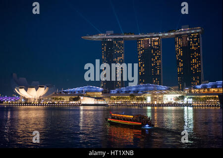 18.09.2016, Singapore, Repubblica di Singapore - Una vista della marina bay sands hotel e l'adiacente museo artscience. Foto Stock