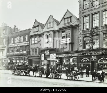 Cavallo e veicoli e carretti a Borough High Street, Londra, 1904. Artista: sconosciuto. Foto Stock